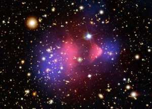 Imagem de uma galáxia feita por um telescópio de raio X; a parte azul mostra onde há matéria escura (Crédito: NASA/CXC/CfA/STScI/ESO)